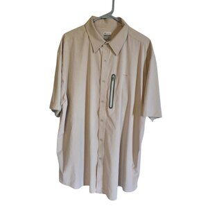 EUC Columbia GRT Short Sleeve Button Down Shirt with front zipper chest pocket